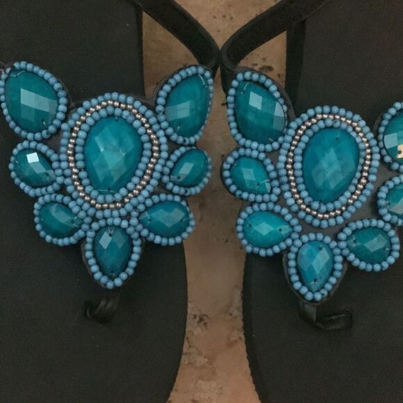 Two pairs of beaded wedge flip-flops 7/8 - Picture 8 of 10